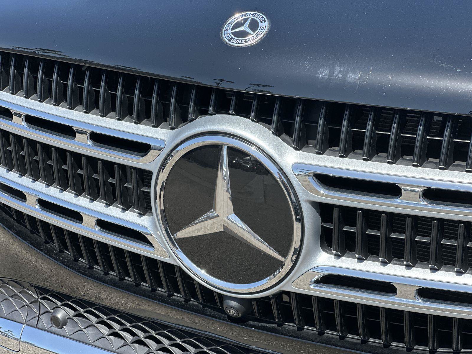 Used 2025 Mercedes-Benz GLE 450e 4MATIC w/ Driver Assistance Package image 31