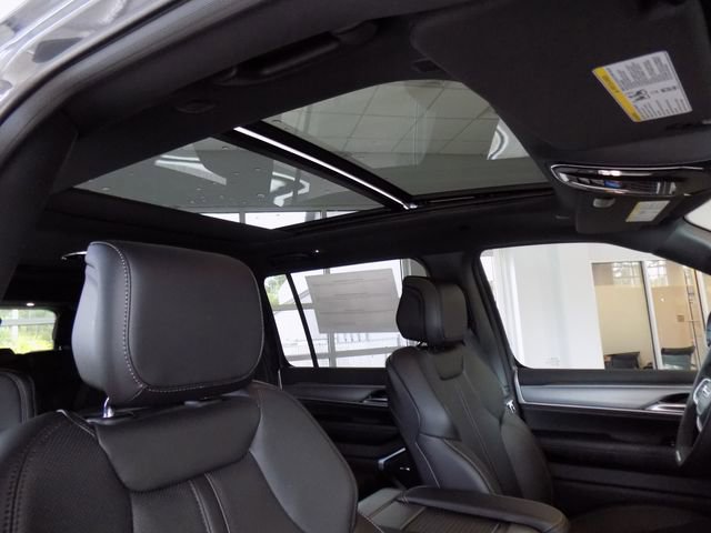 New 2026 Jeep Grand Wagoneer 4WD image 32