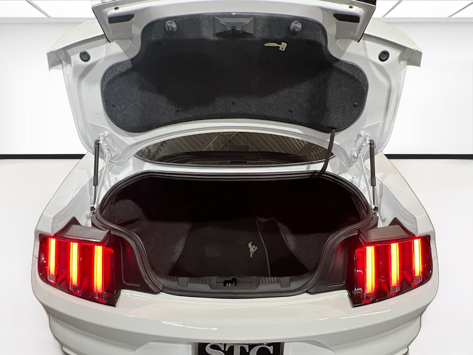 Used 2017 Ford Mustang GT w/ Interior & Wheel Package RWD image 17