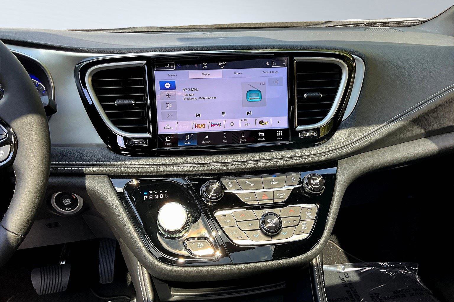 New 2026 Chrysler Pacifica Limited w/ S Appearance Package image 7