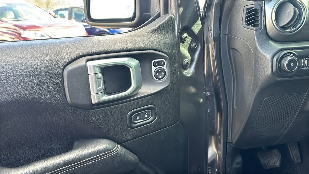 Used 2019 Jeep Wrangler Unlimited Sahara image 14