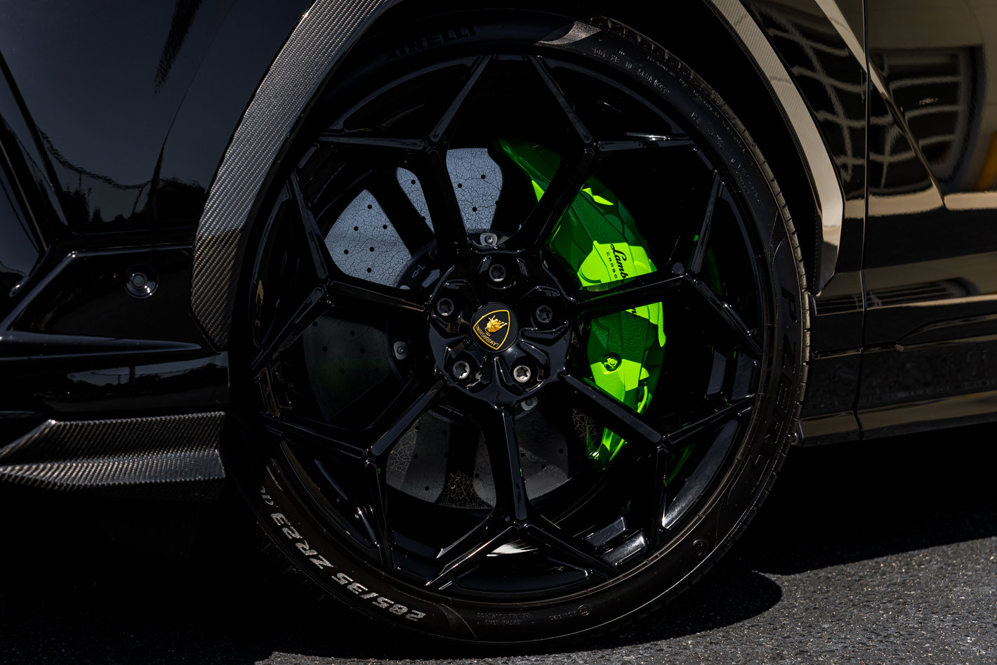 Used 2024 Lamborghini Urus Performante AWD/4WD image 2