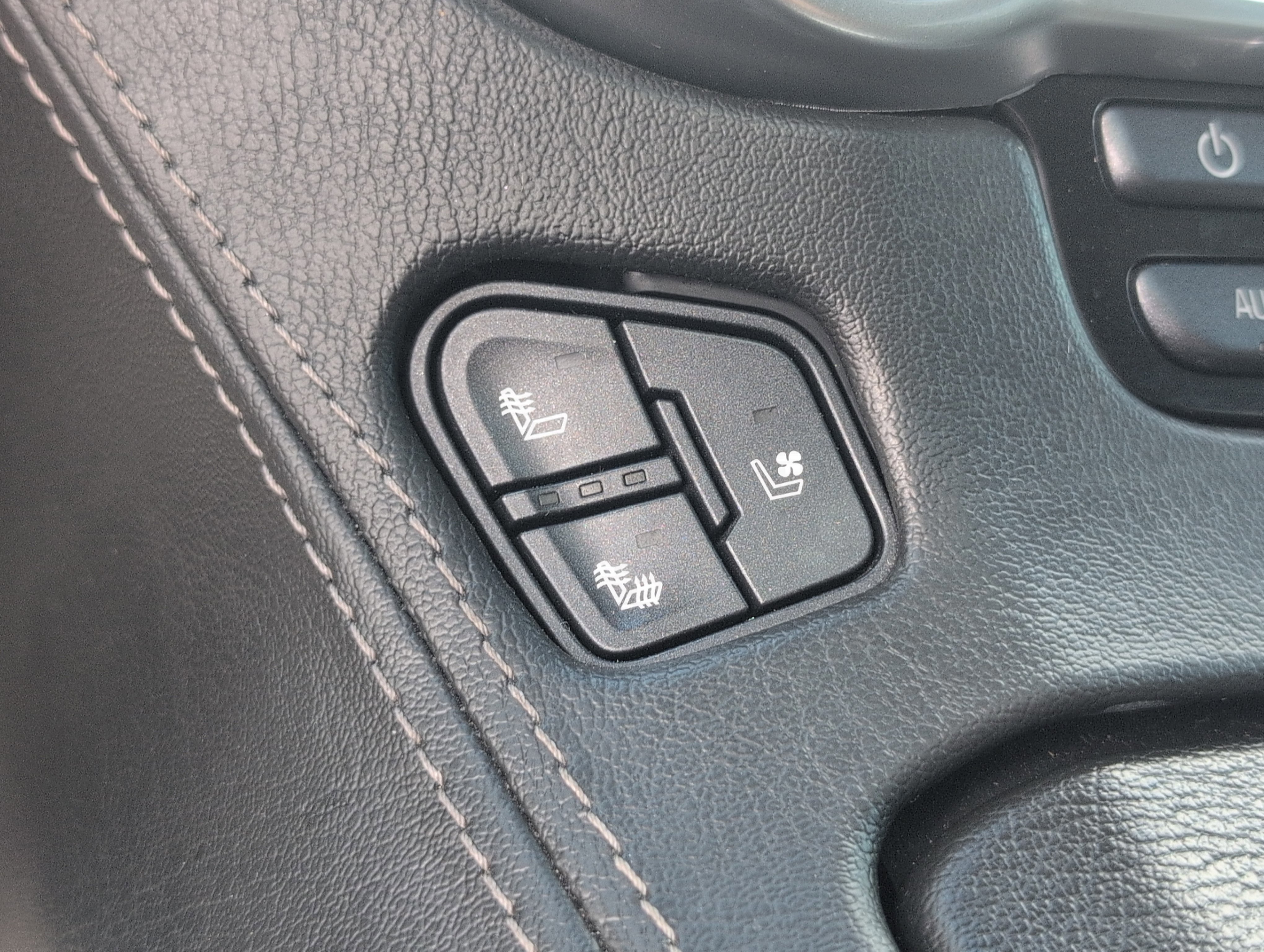 Used 2018 Chevrolet Tahoe Premier RWD image 22