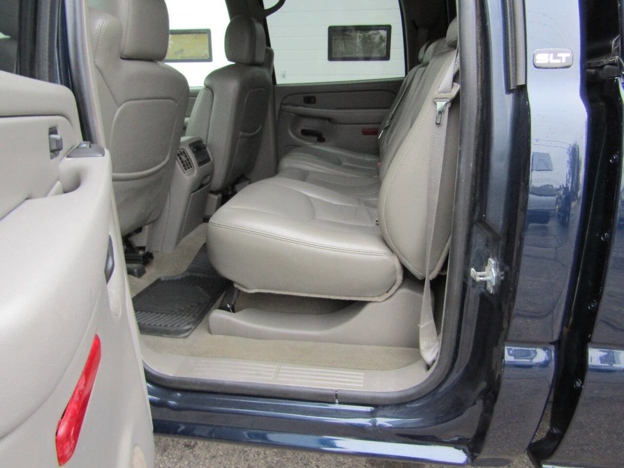 Used 2005 GMC Sierra 3500 SLT w/ Heavy-Duty Power Package image 5