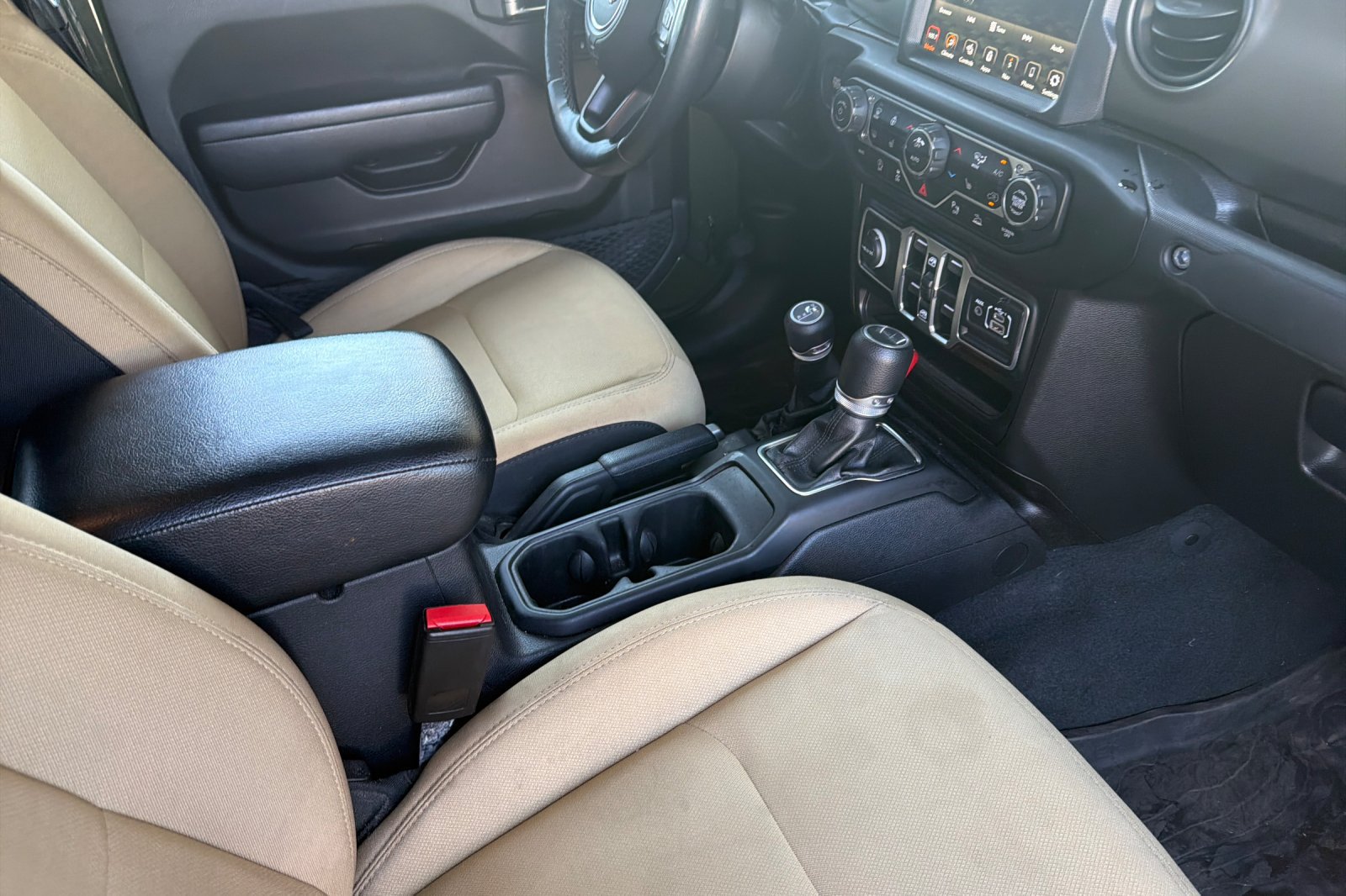 Used 2022 Jeep Gladiator Sport AWD/4WD image 19