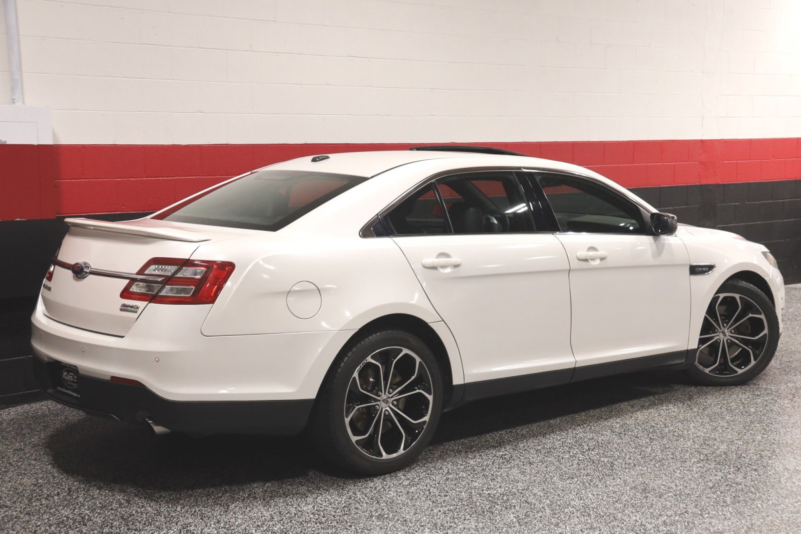 Used 2013 Ford Taurus SHO image 9