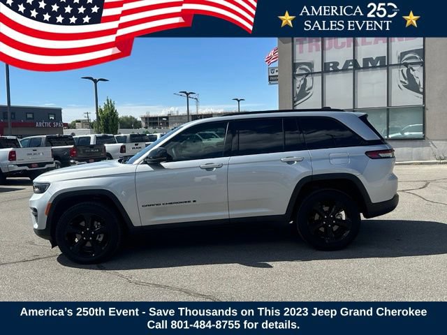 Certified 2023 Jeep Grand Cherokee Altitude AWD/4WD image 2