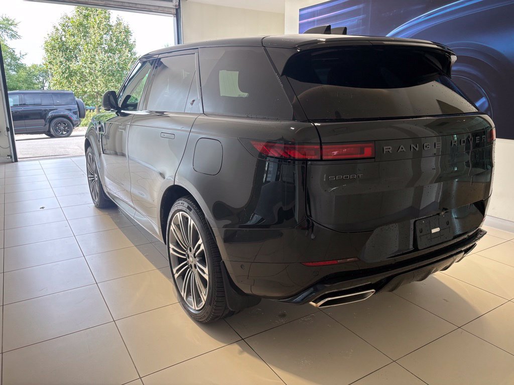 Used 2025 Land Rover Range Rover Sport Dynamic SE AWD/4WD image 2