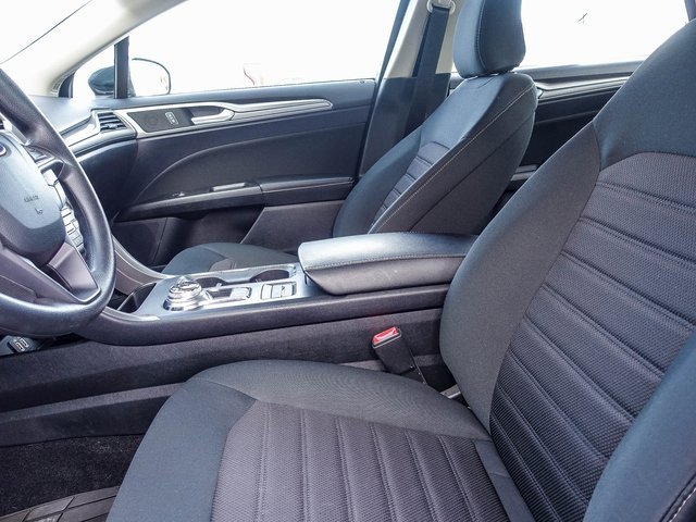 Used 2020 Ford Fusion SE image 32