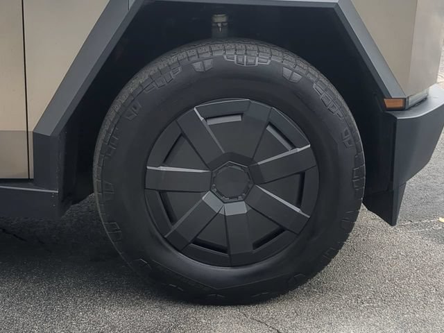 Used 2024 Tesla Cybertruck AWD Crew Cab image 10