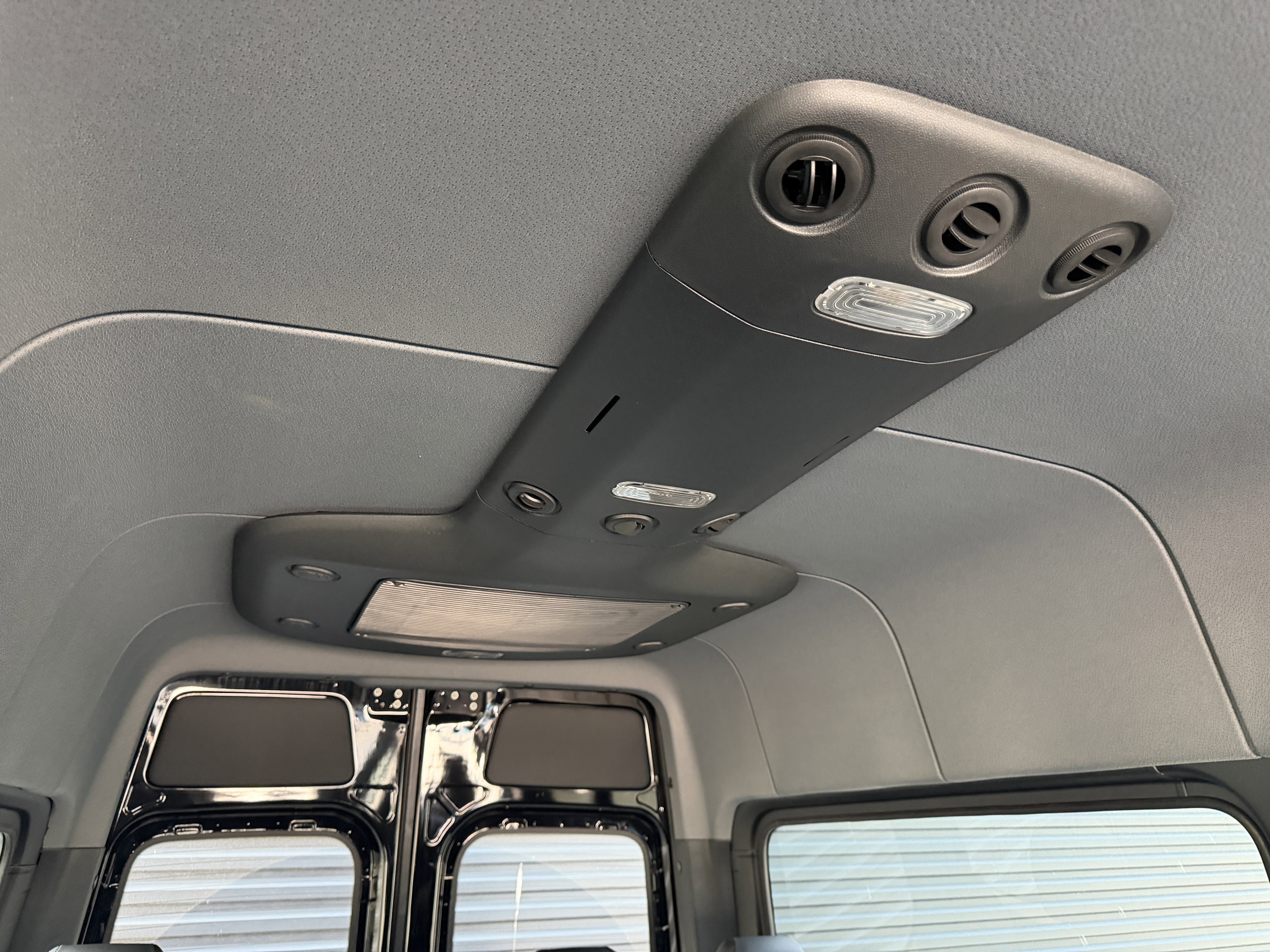 Used 2024 Mercedes-Benz Sprinter 2500 image 19