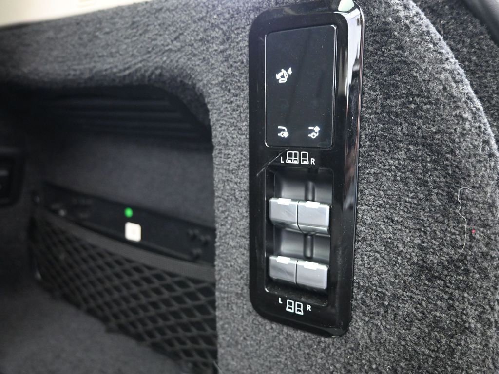 Used 2022 Land Rover Range Rover Long Wheelbase SE image 20