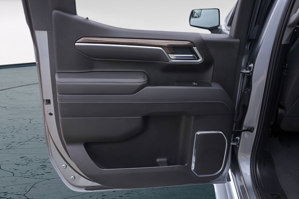 Used 2025 Chevrolet Silverado 1500 LT RWD image 27