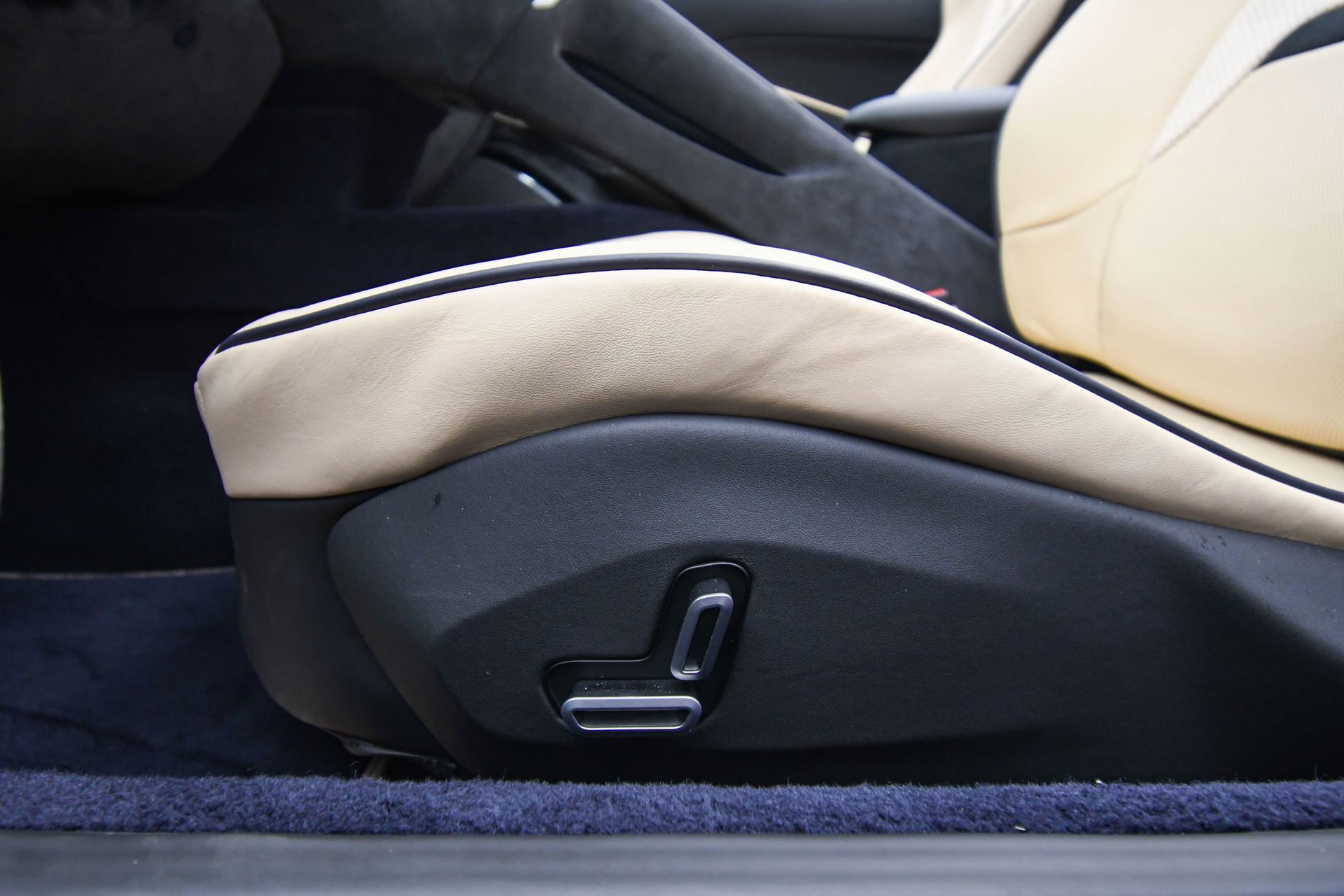 Used 2025 Ferrari Roma Spider image 48