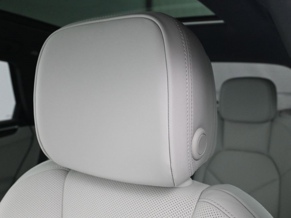 New 2026 Porsche Macan image 20