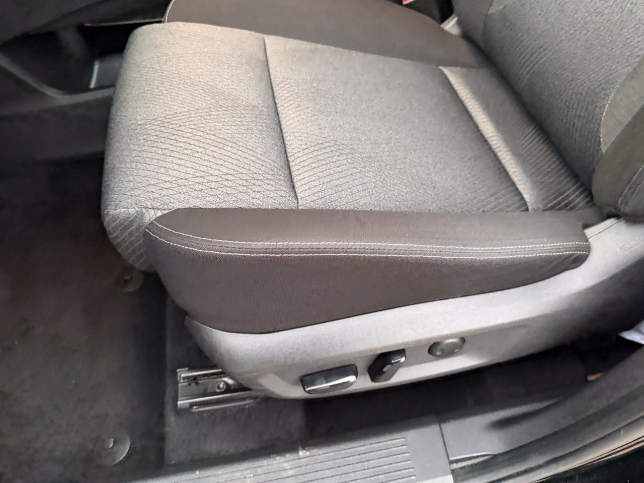 Certified 2025 Nissan Rogue SV FWD image 29