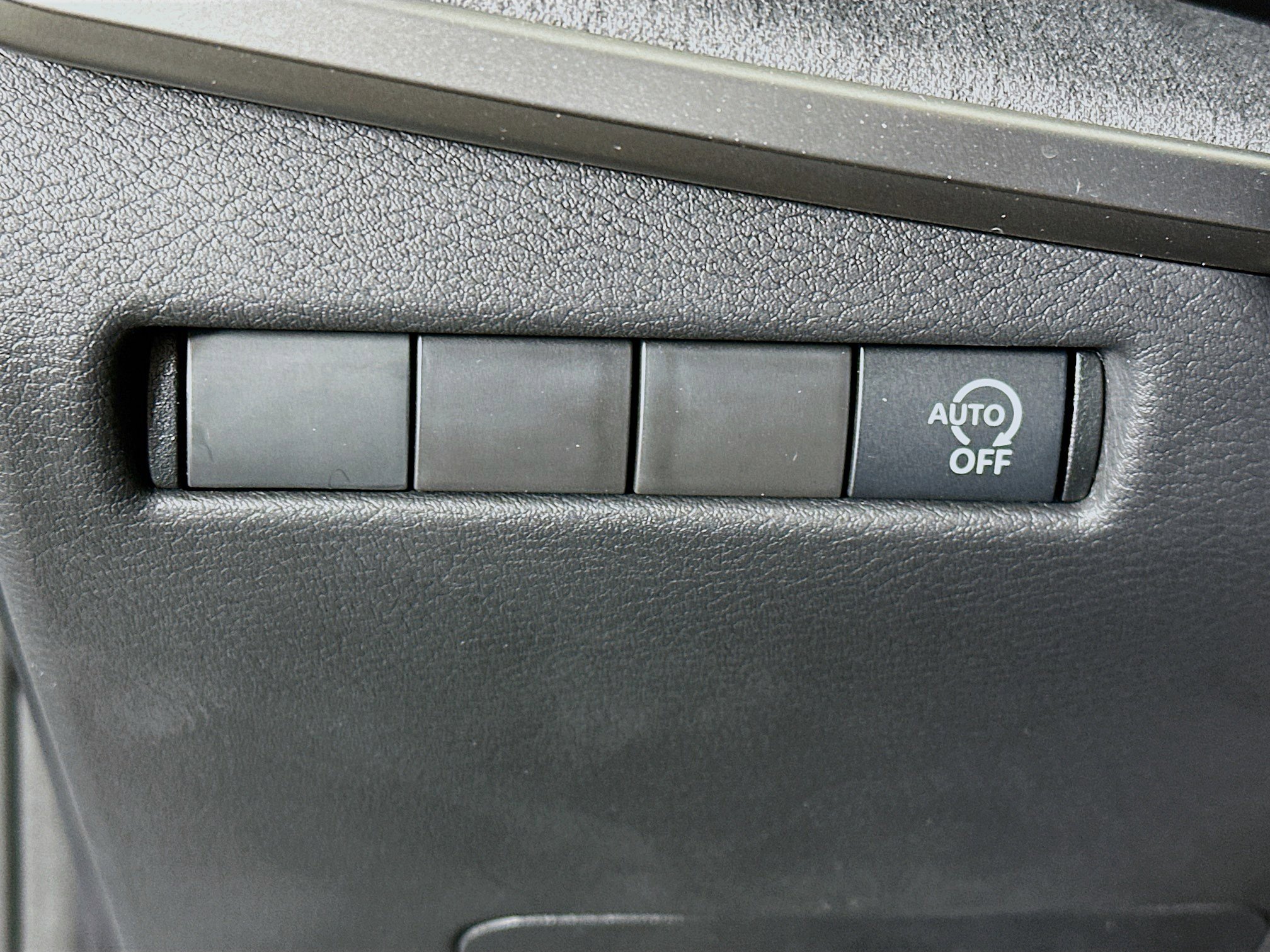 Used 2025 Nissan Kicks SV image 17