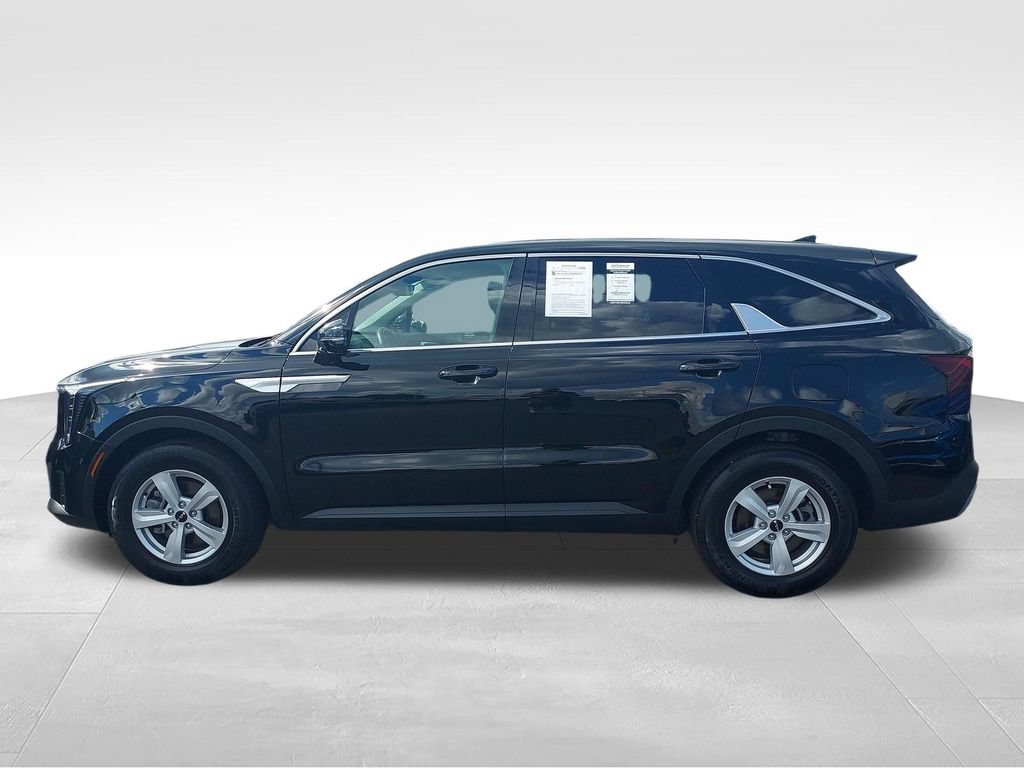 Used 2026 Kia Sorento LX FWD image 2