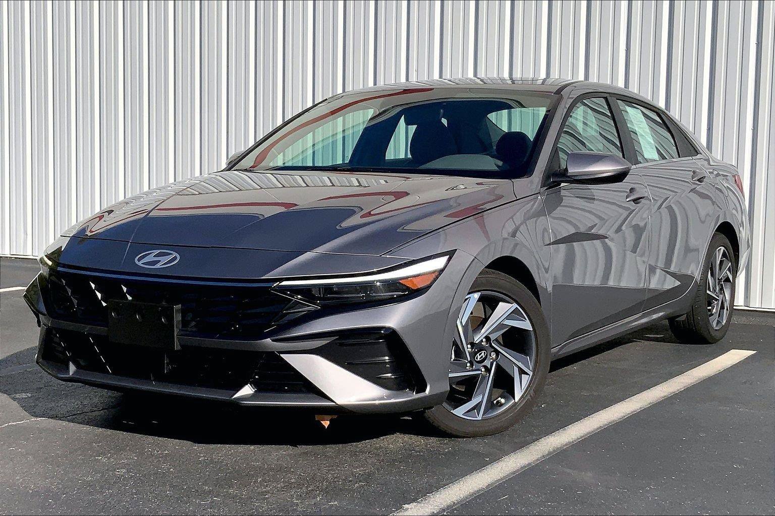 Used 2024 Hyundai Elantra SEL w/ Convenience Package