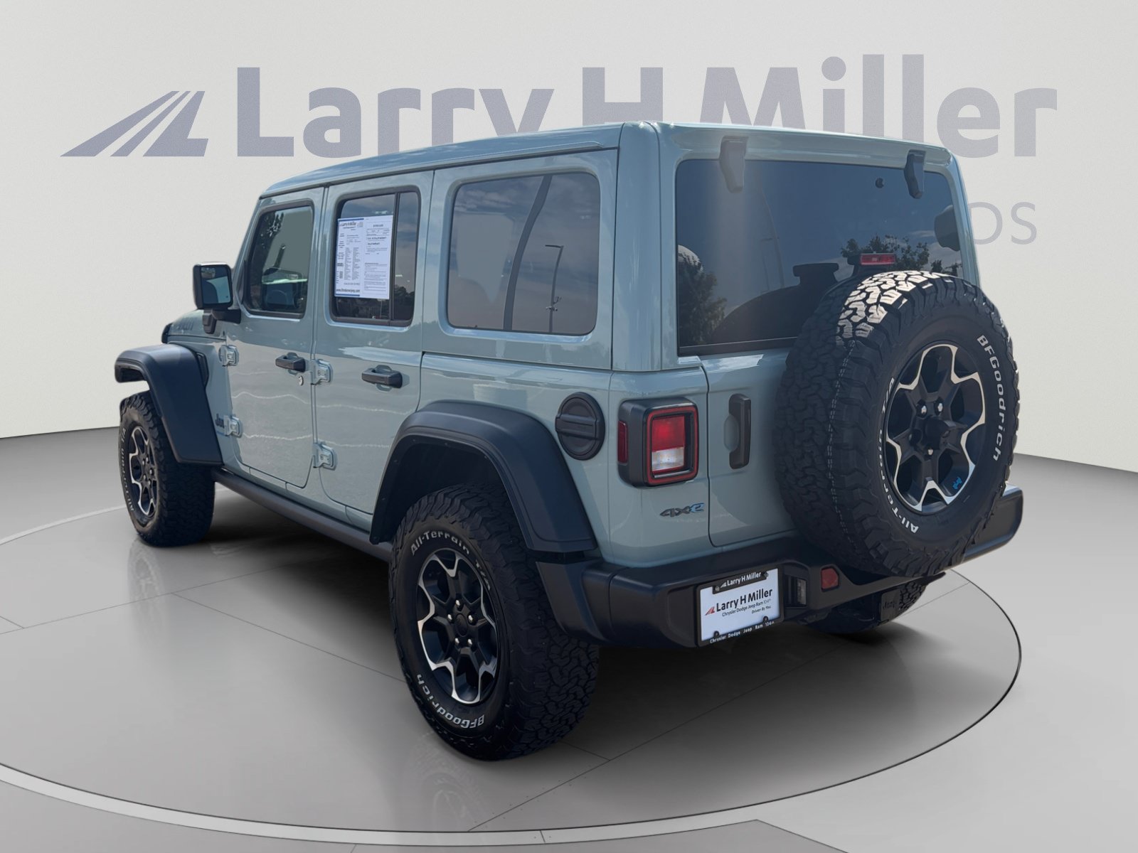 Used 2023 Jeep Wrangler Unlimited w/ Sun & Screen Package AWD/4WD image 4