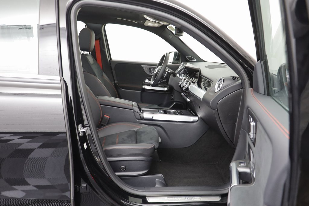Used 2025 Mercedes-Benz GLB 35 AMG 4MATIC image 19