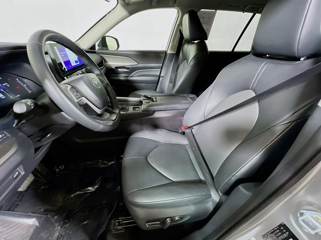 Certified 2025 Toyota Grand Highlander AWD image 19