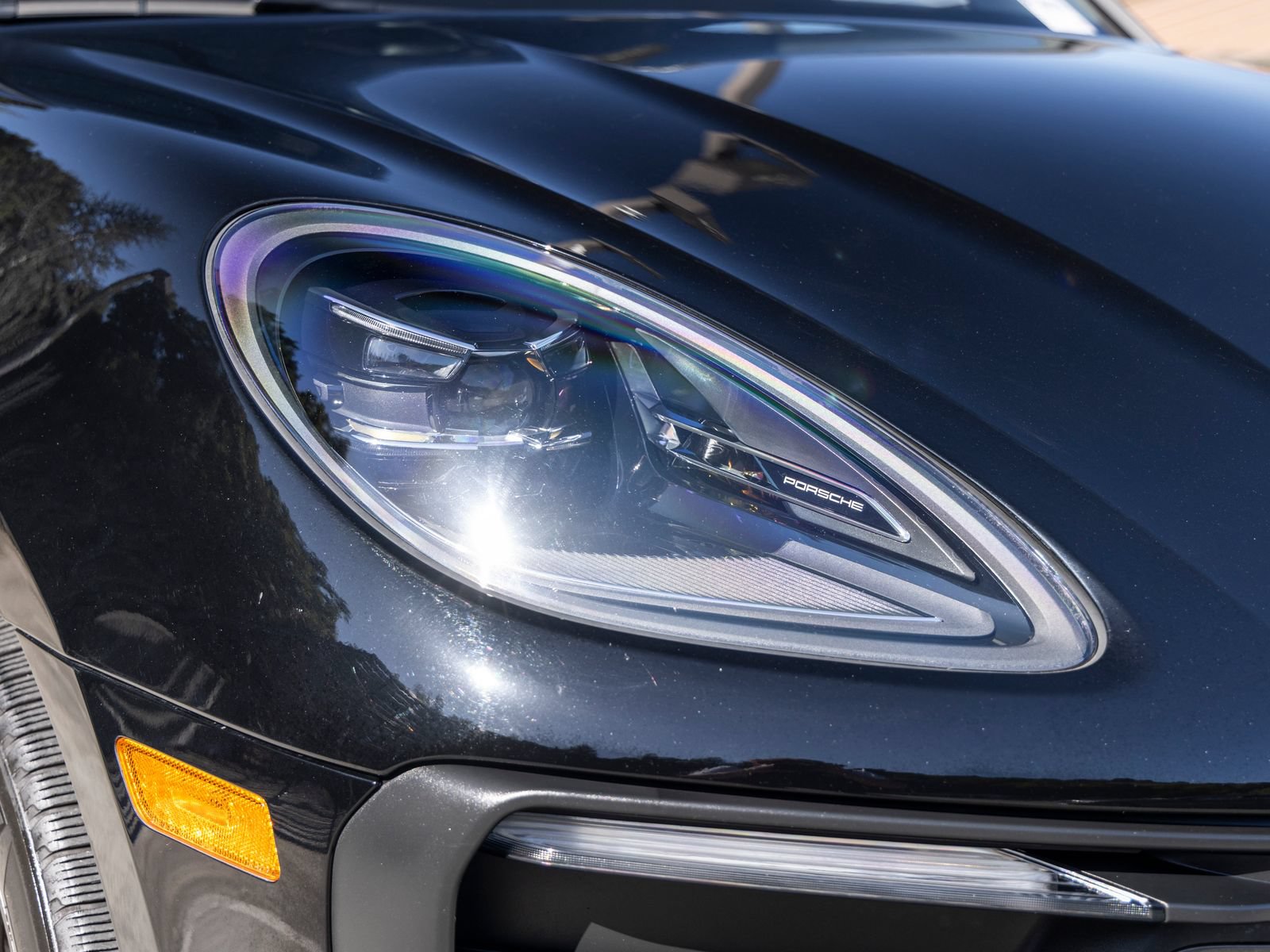 Certified 2023 Porsche Macan Turbo AWD/4WD image 15