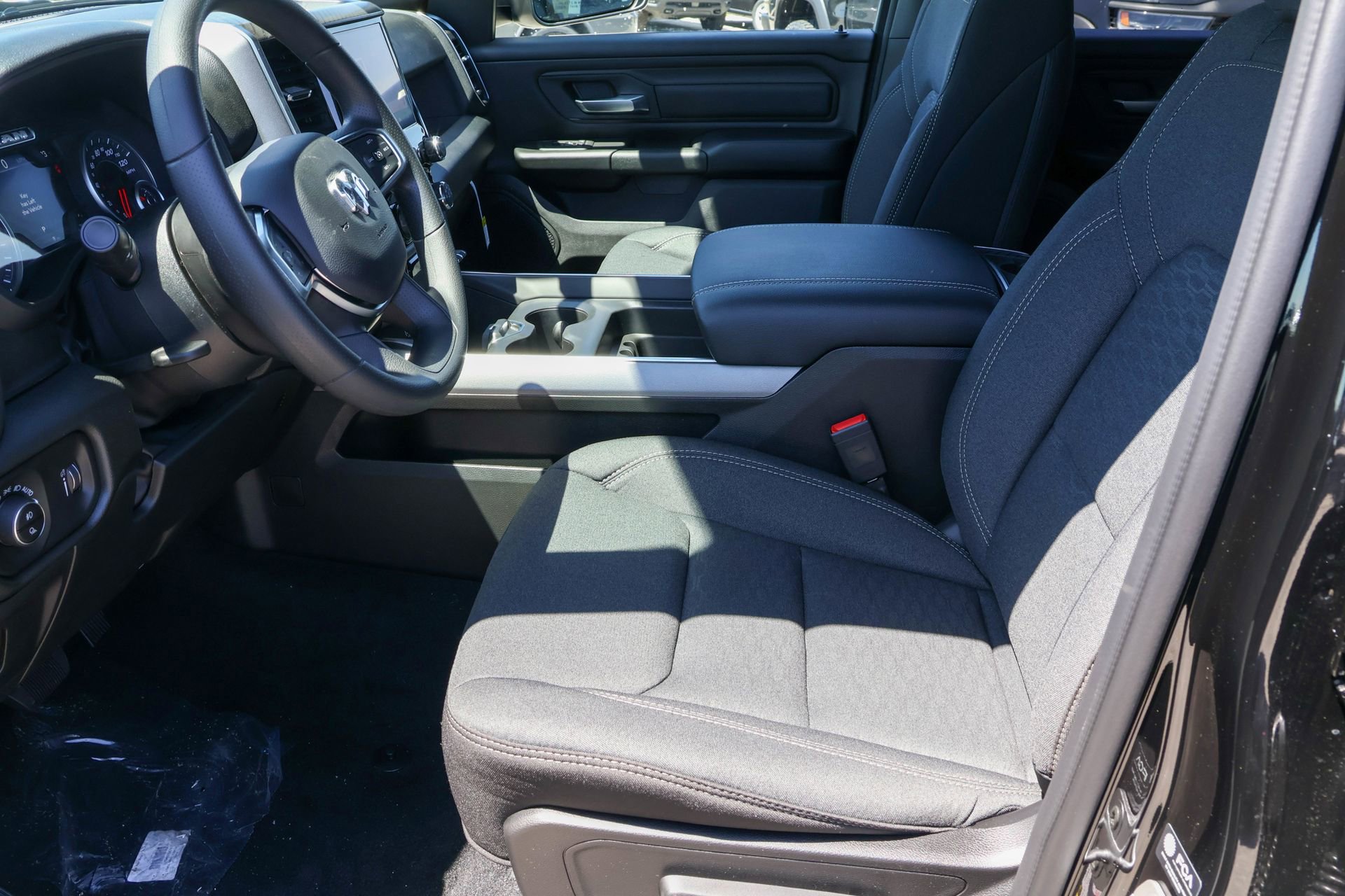 New 2026 RAM 1500 Express AWD/4WD image 4