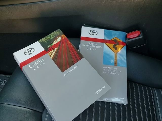Used 2024 Toyota Camry SE image 6