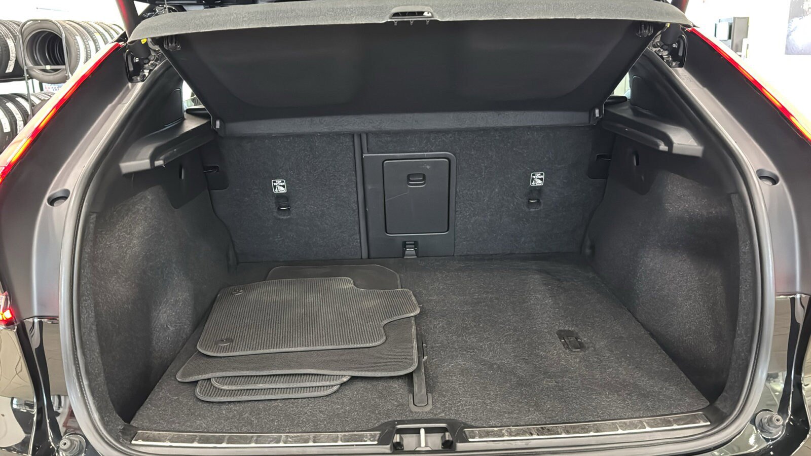 Used 2023 Volvo C40 P8 Recharge Ultimate image 29