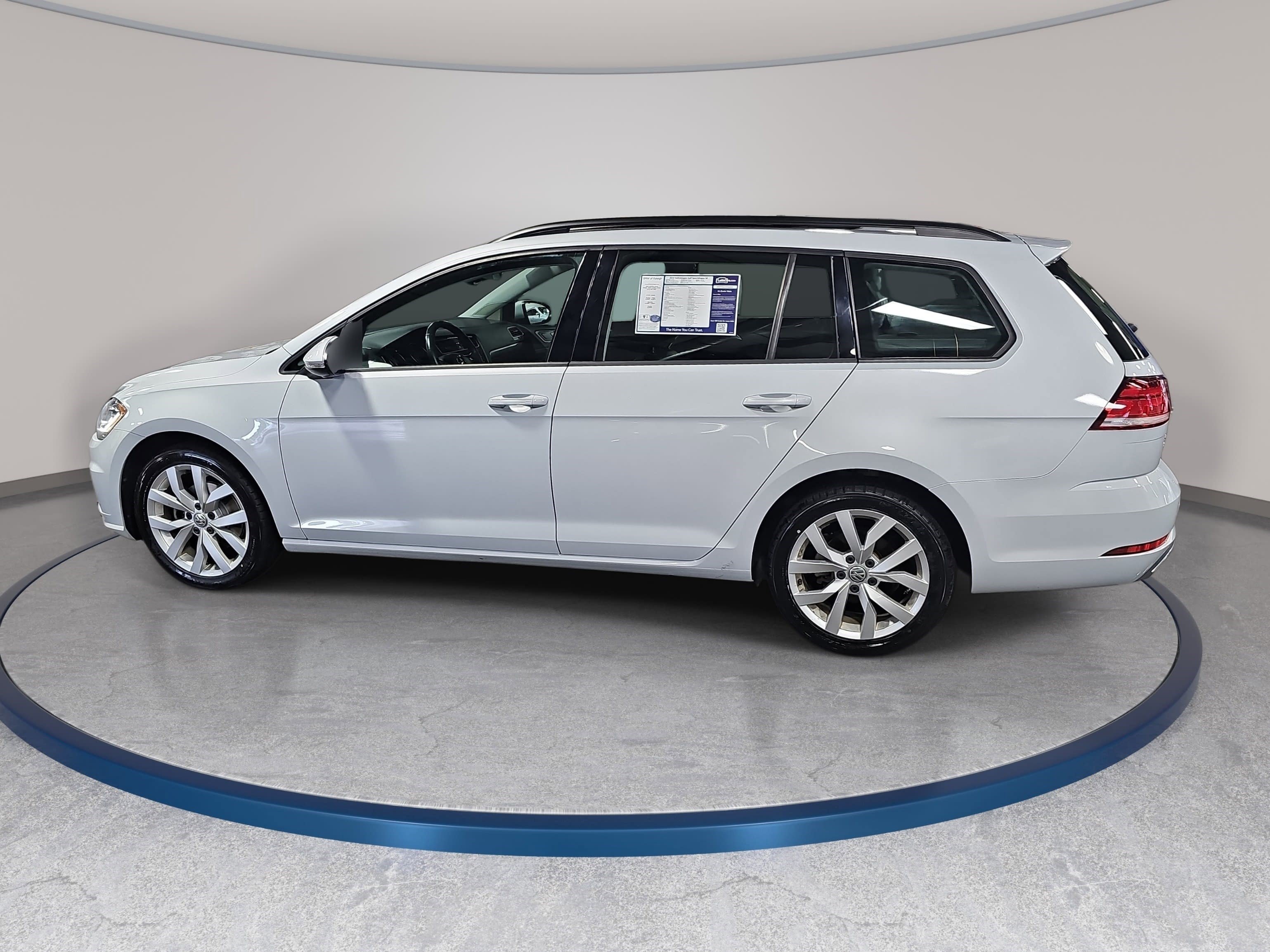 Used 2019 Volkswagen Golf SE image 8