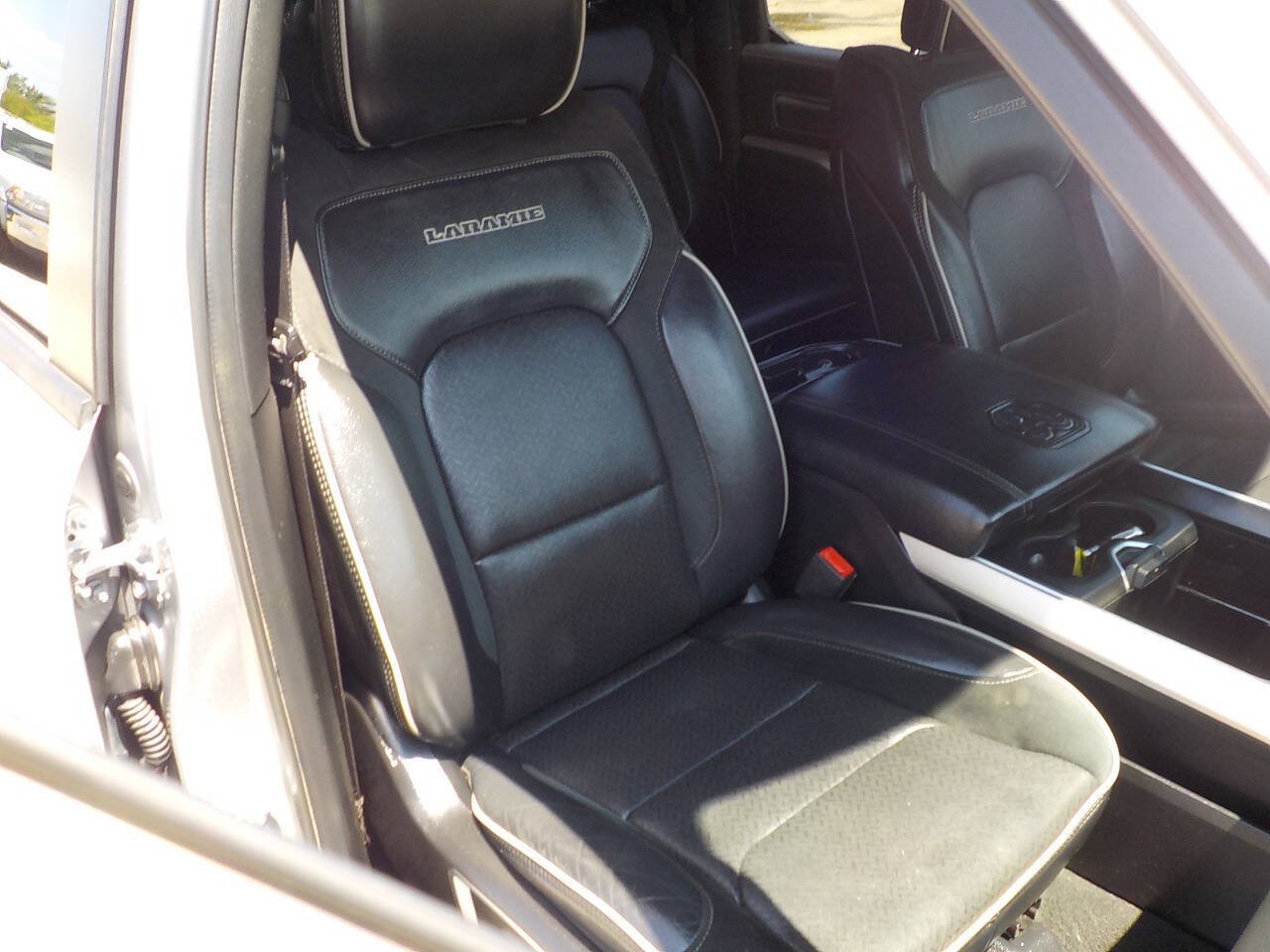 Used 2019 RAM 1500 Laramie w/ Sport Appearance Package AWD/4WD image 28