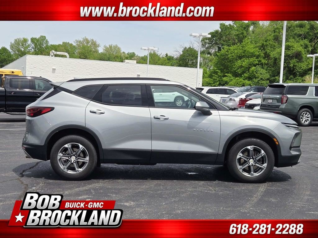 Used 2024 Chevrolet Blazer LT w/ Convenience Package FWD image 2