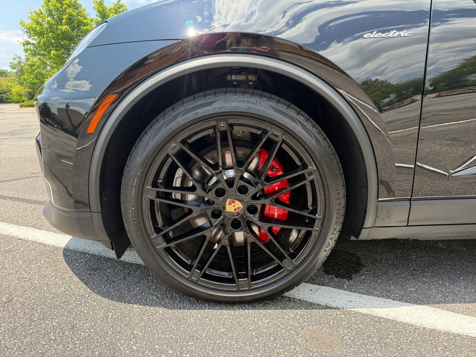 New 2025 Porsche Macan 4S Electric image 11