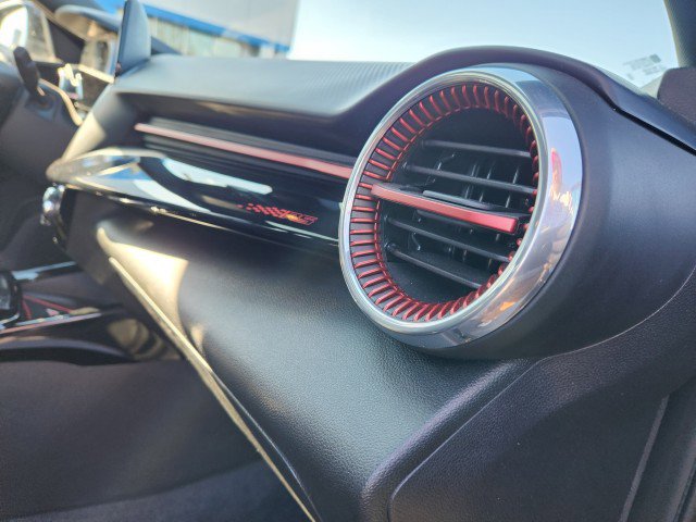 Used 2024 Chevrolet Trax RS w/ Sunroof Package image 14