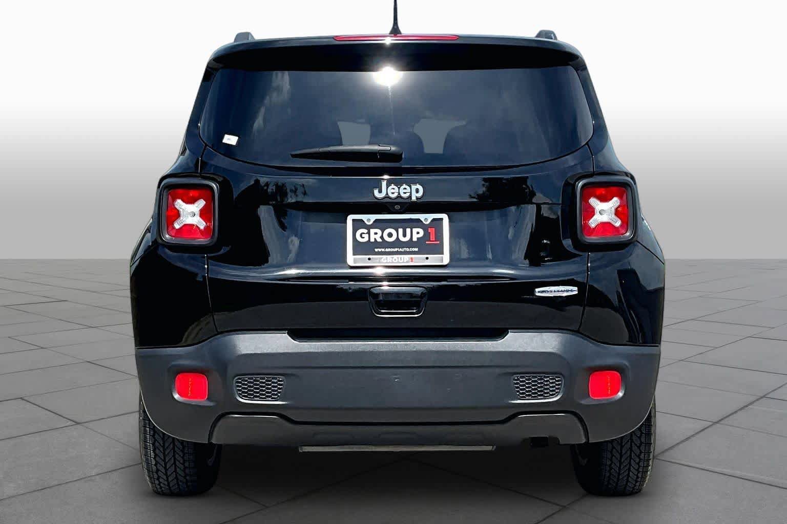 Used 2018 Jeep Renegade Latitude w/ Popular Equipment Group FWD image 5
