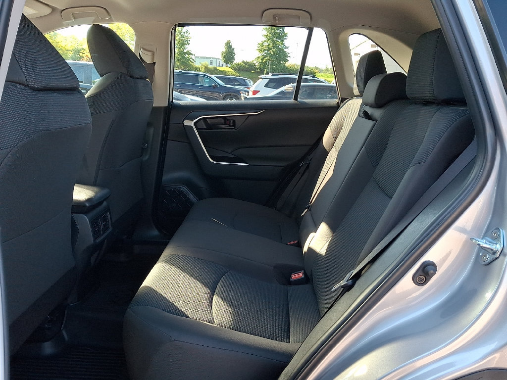 Used 2025 Toyota RAV4 LE AWD/4WD image 13