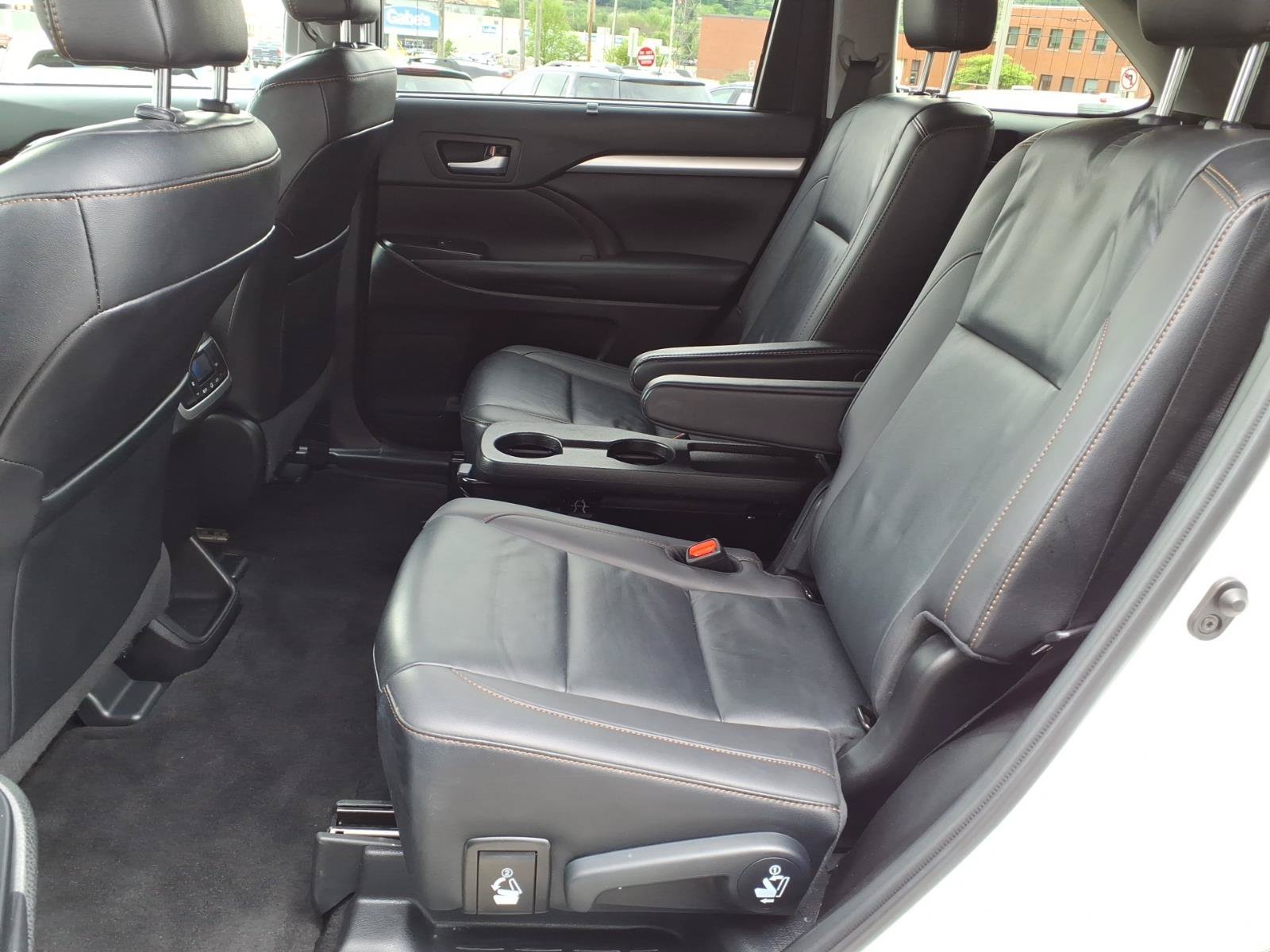 Used 2019 Toyota Highlander XLE AWD/4WD image 9