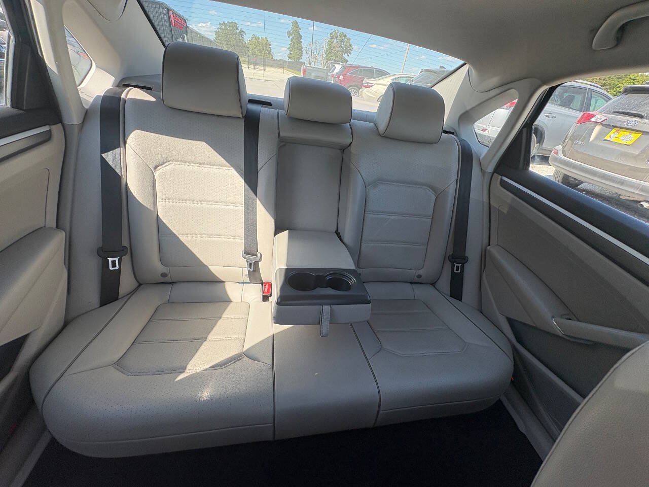Used 2018 Volkswagen Passat 2.0T R-Line FWD image 23