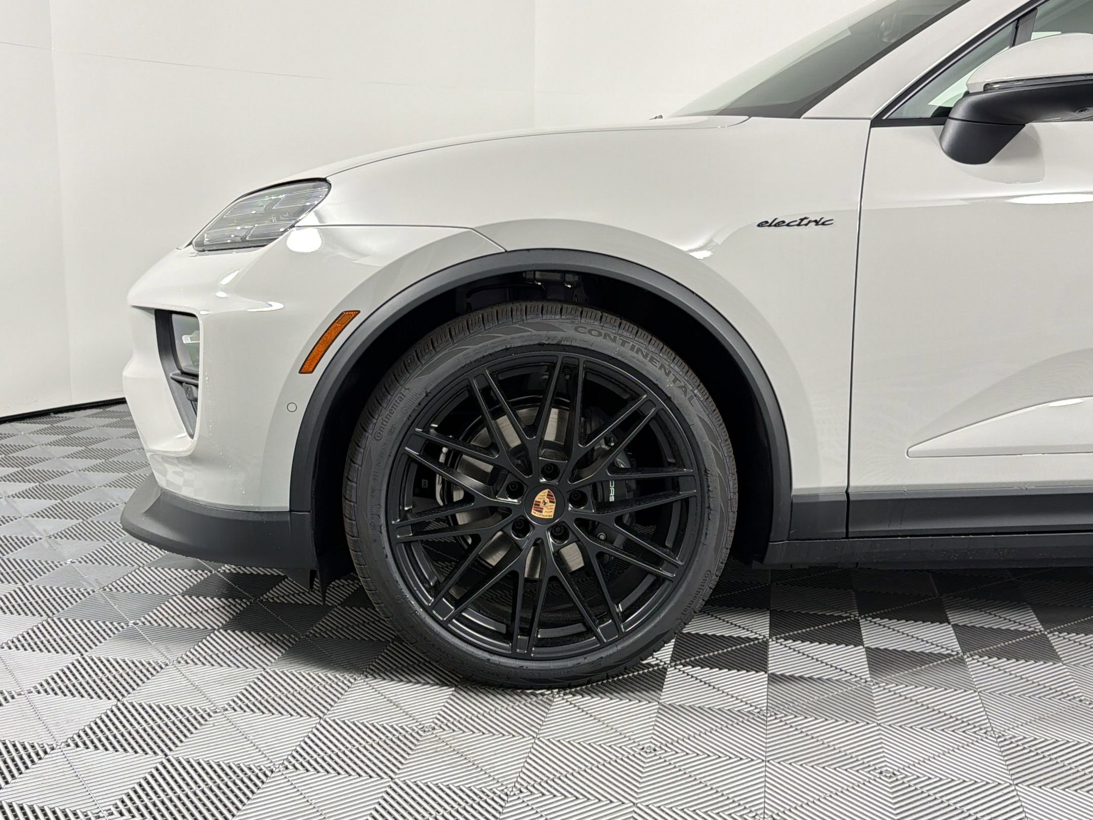 New 2026 Porsche Macan Electric RWD image 7