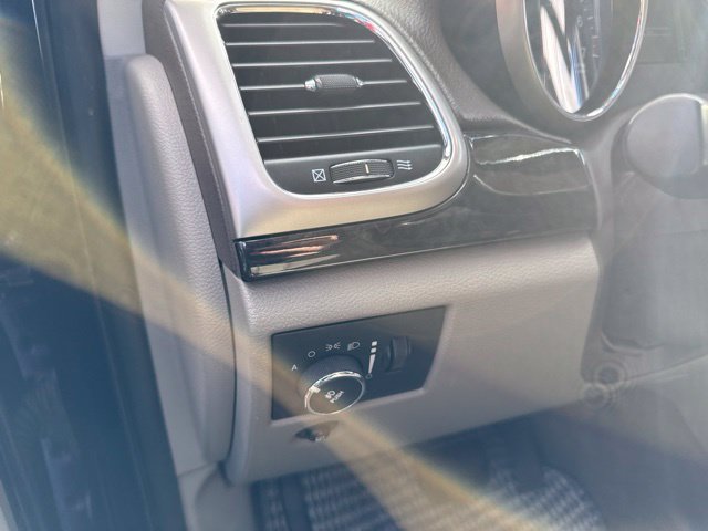 Used 2012 Jeep Grand Cherokee Laredo AWD/4WD image 8