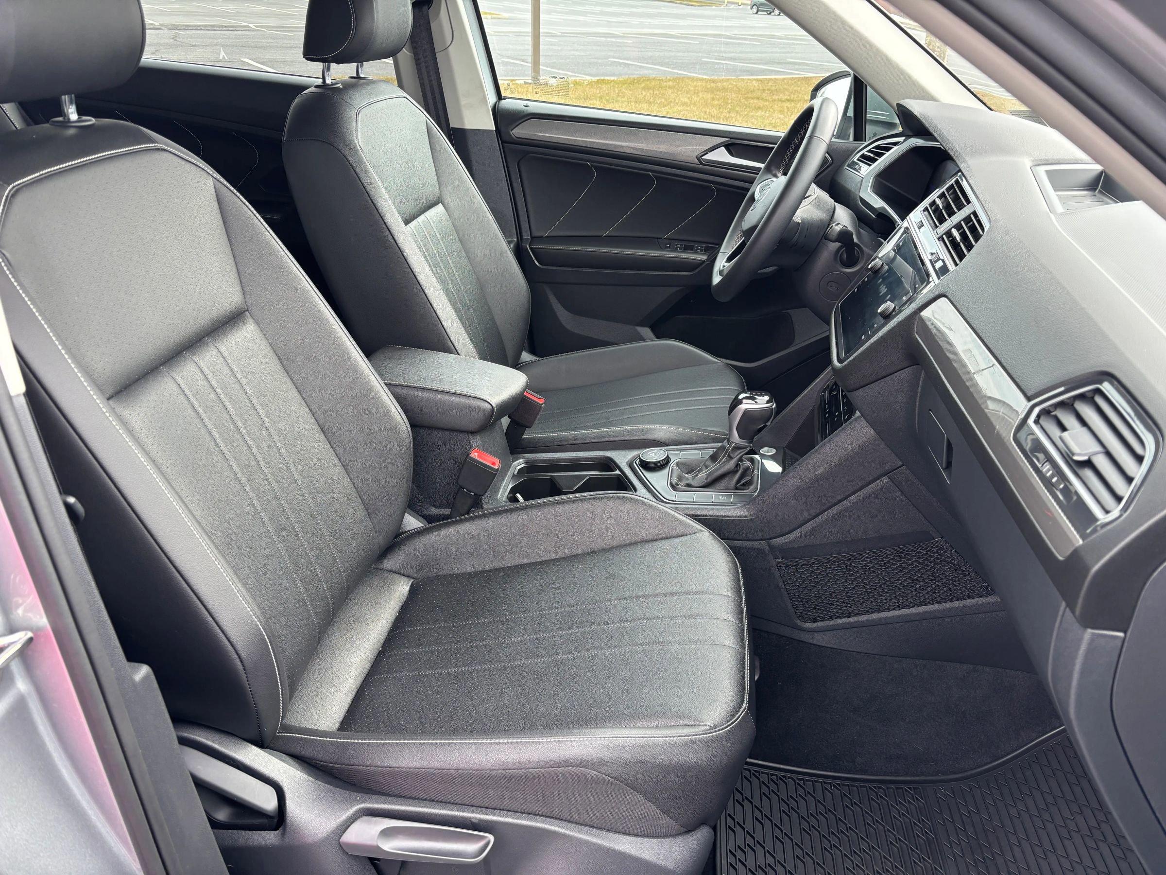 Used 2022 Volkswagen Tiguan SE image 21