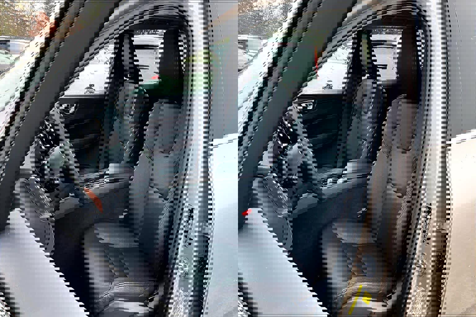 Certified 2023 Volvo XC60 B5 Plus image 8