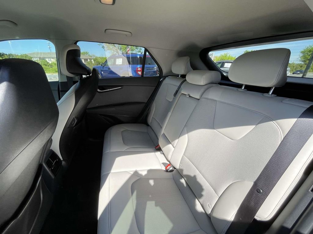Used 2025 Kia Niro EX image 22
