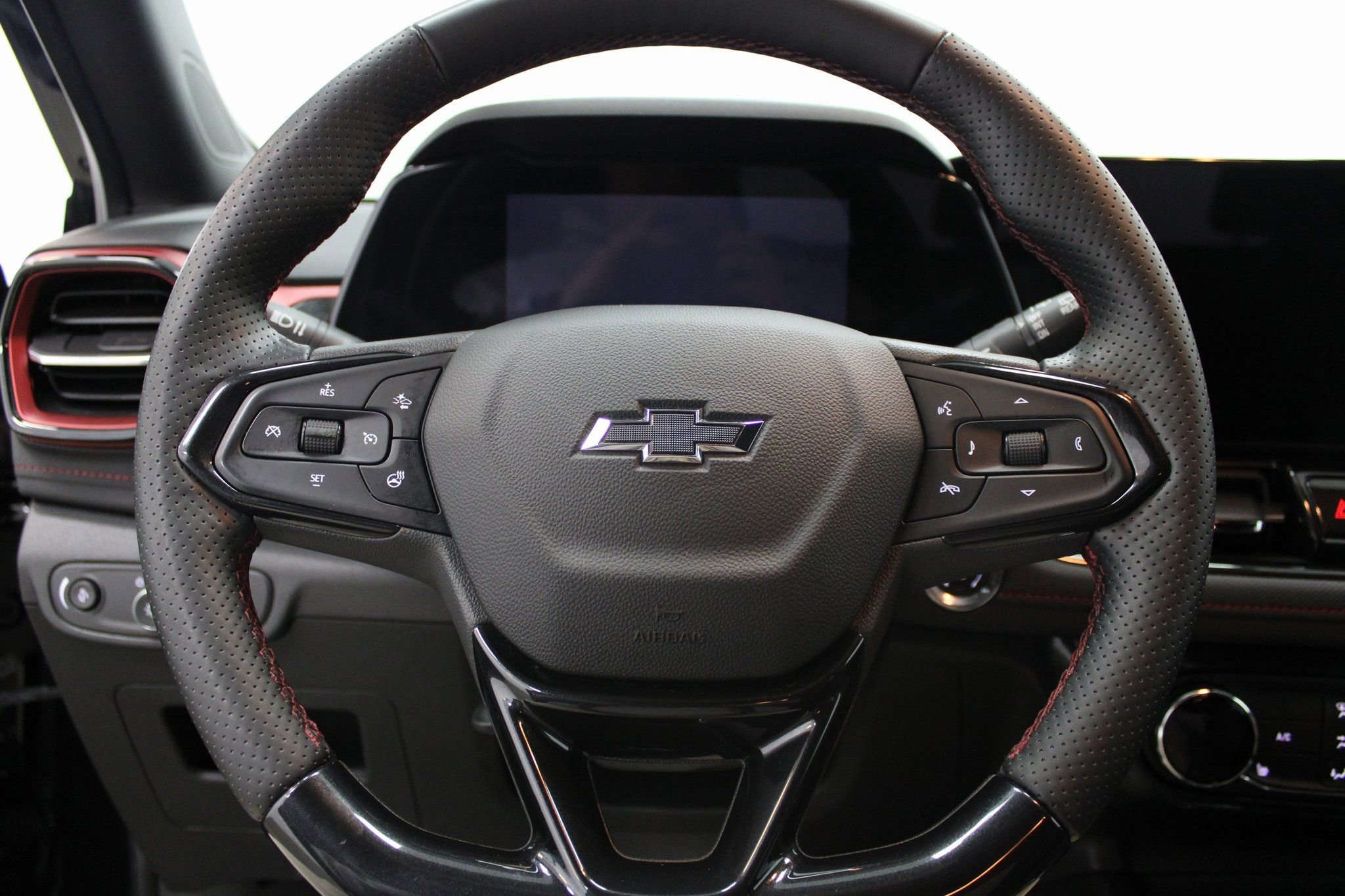 Used 2024 Chevrolet TrailBlazer RS image 32