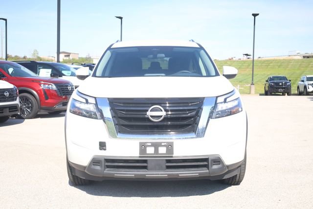 Used 2025 Nissan Pathfinder SV AWD/4WD image 3