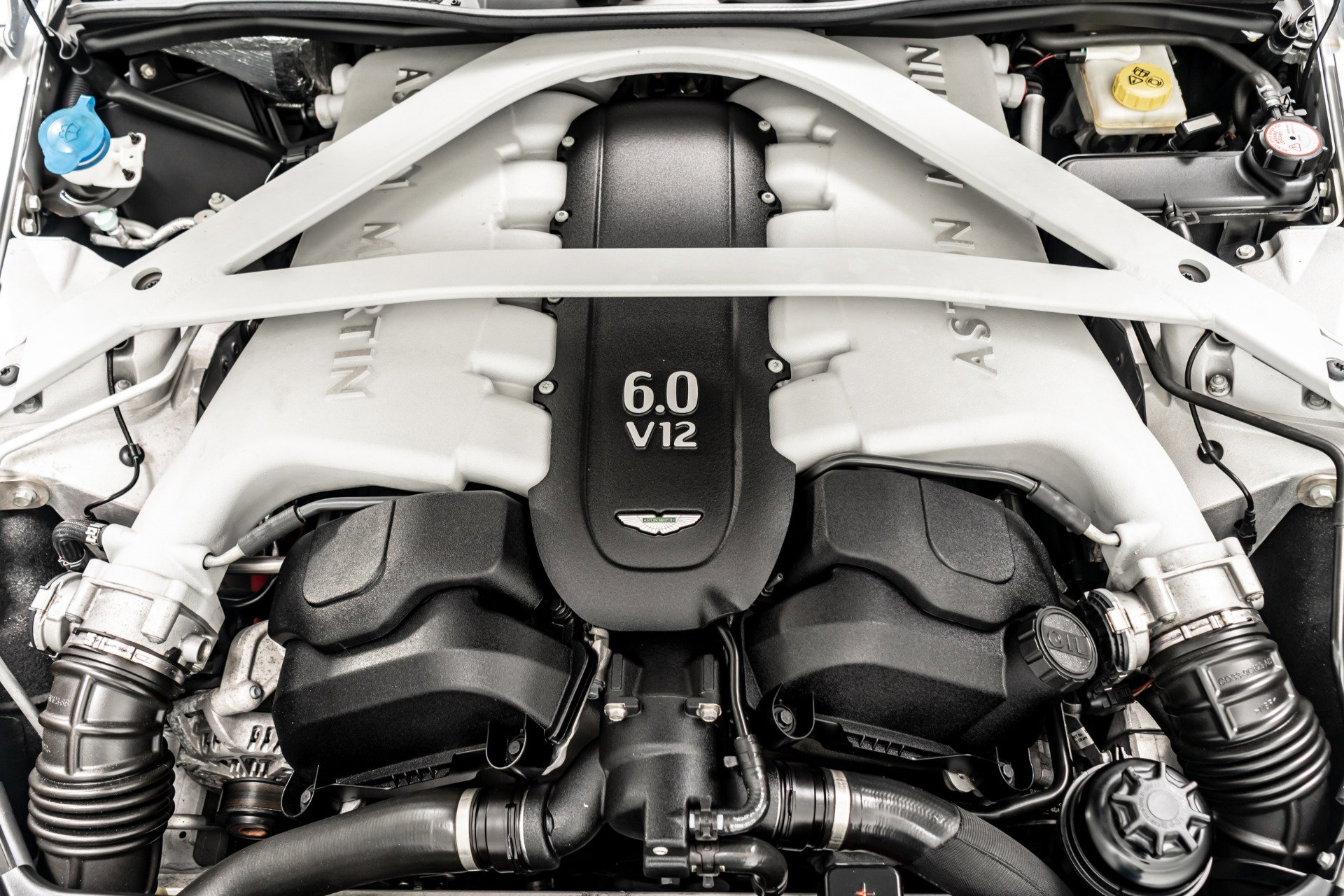 Used 2014 Aston Martin DB9 Volante image 12