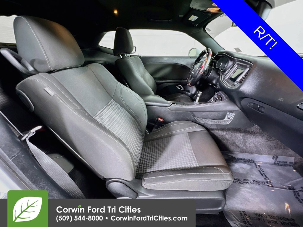 Used 2018 Dodge Challenger R/T RWD image 15