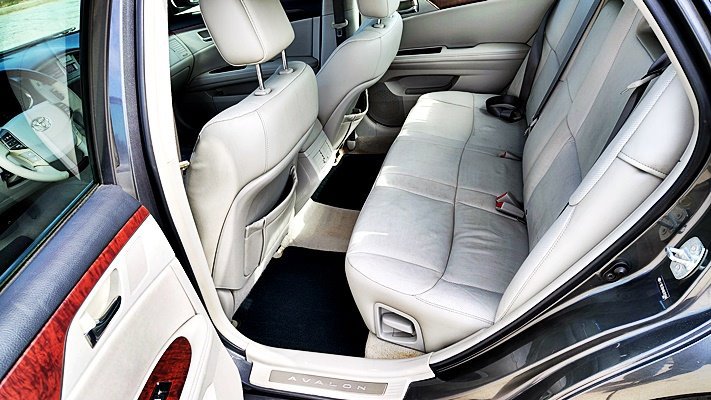 Used 2011 Toyota Avalon Limited image 16