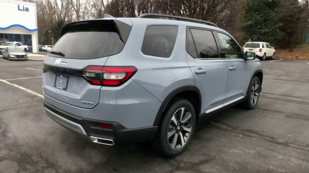 New 2025 Honda Pilot Touring image 9